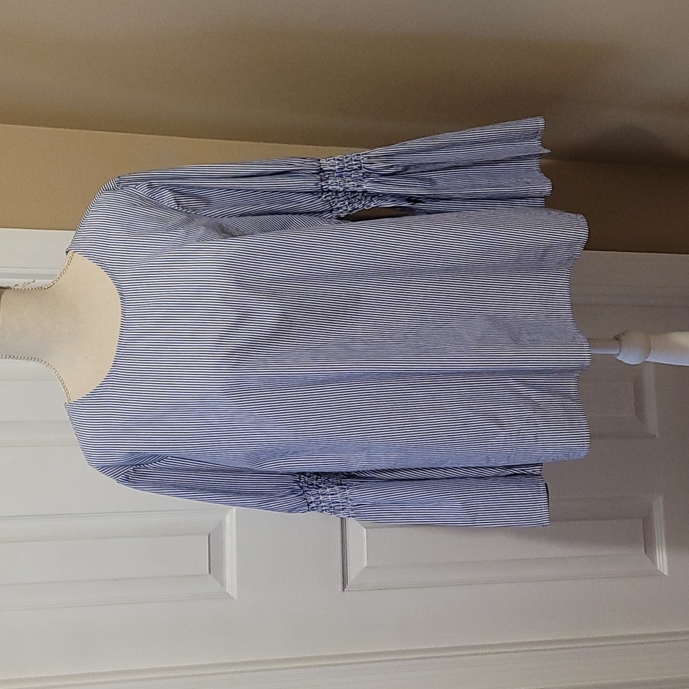 Cotton blouse with fun sleeves